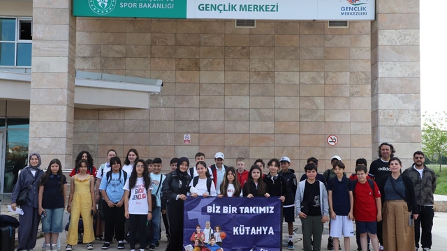 Kütahyalı gençler "Biz Bir Takımız" projesi kapsamında Kırklareli'ne uğurlandı