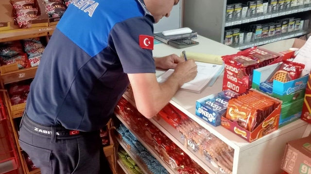 Koçarlı'da marketlere sıkı zabıta denetimi