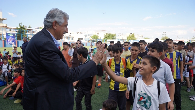 Kahta Belediyesi'nden yaz spor okulları öğrencilerine forma desteği