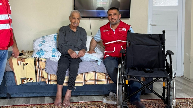 Muradiye Kızılay'ı engelleri kaldırmaya devam ediyor