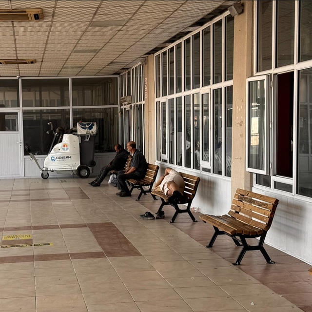 Adana sıcağı otogarda çileye dönüştü, vatandaş isyan etti