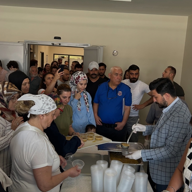 Kütahya Şehir Hastanesi'nde bin kişilik aşure ikramı