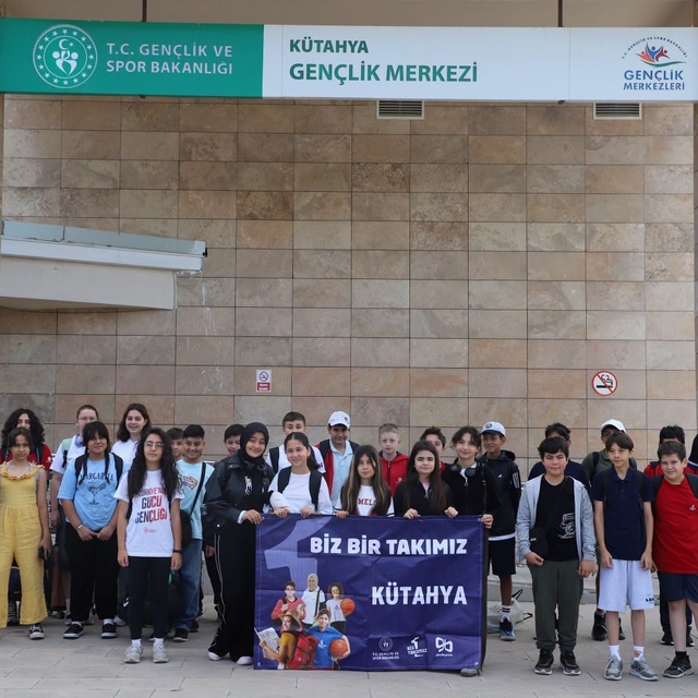 Kütahyalı gençler "Biz Bir Takımız" projesi kapsamında Kırklareli'ne uğurla...