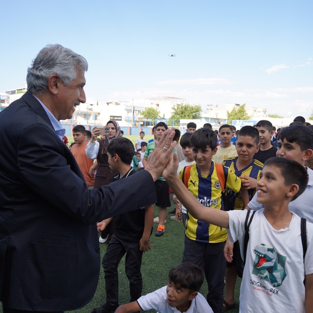 Kahta Belediyesi'nden yaz spor okulları öğrencilerine forma desteği