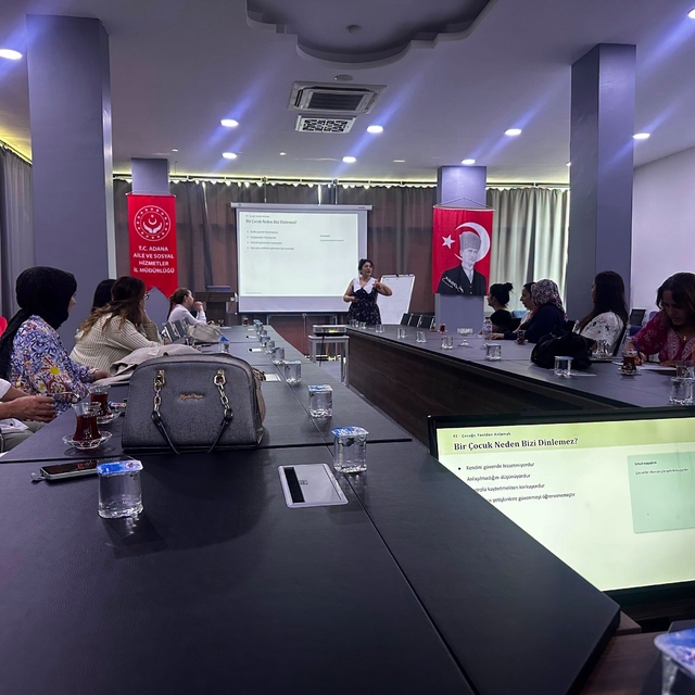 Adana'da çocuk kuruluşu personeline etkili iletişim eğitimi