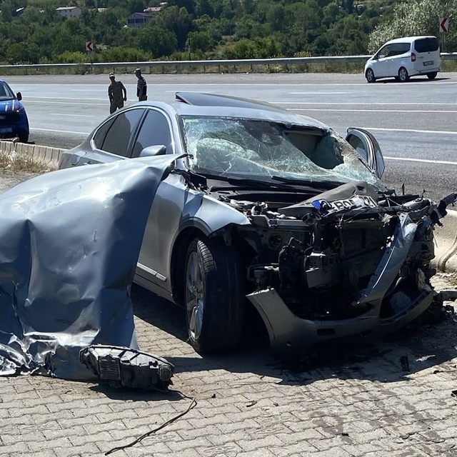Tatvan'da zincirleme trafik kazasında 5 kişi yaralandı