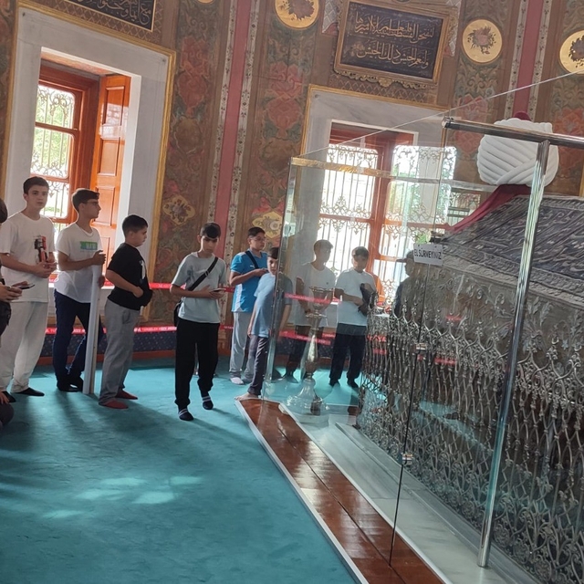 Eğitimlerini tamamlayan hafızlar ecdadın izinde tarihi yolculuk yaptı