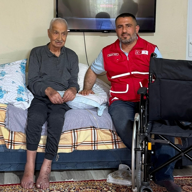 Muradiye Kızılay'ı engelleri kaldırmaya devam ediyor