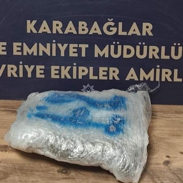Polisten kaçan motosikletliden 1 kilo 200 gram uyuşturucu çıktı