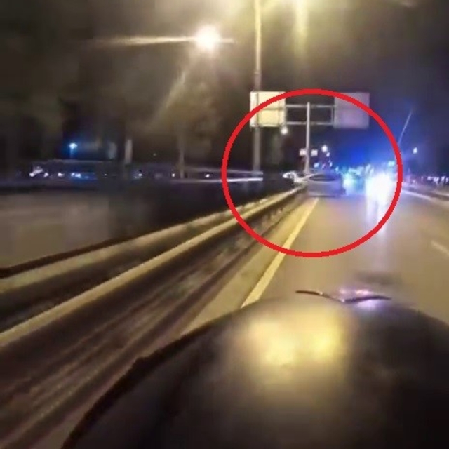 Bursa'da otomobil bariyerlere çarpıp böyle takla attı...Feci kaza kask kame...