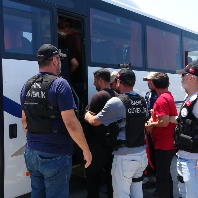 Gökçeada'da yasa dışı yollarla yurt dışına çıkmaya hazırlanan 6 FETÖ şüphel...