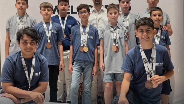 Aliağalı öğrenciler, İtalya'daki kodlama olimpiyatından 17 dereceyle döndü