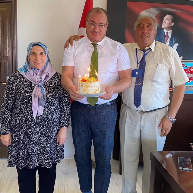 Kaymakama sürpriz doğum günü kutlaması