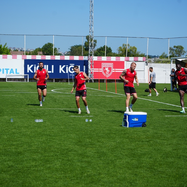 Fuat Çapa: "Defans ve orta sahaya takviye yapacağız"
Samsunspor Futbol Dire...