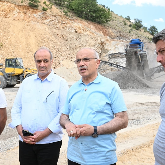 Büyükşehir mobil konkasörlerle hem üretiyor hem hızlı hizmet veriyor