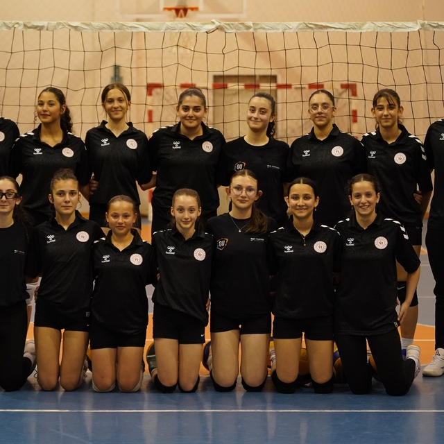 Rize'nin genç voleybolcuları, gözünü Anadolu Yıldızlar Ligi kupasına dikti