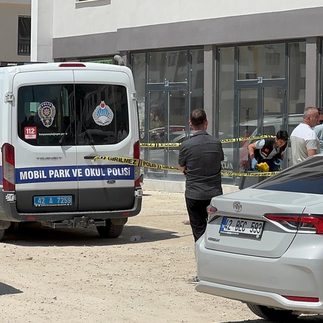 500 bin TL alacağı için emlakçıyı bacağından vurdu