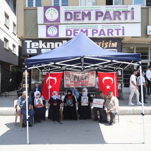 Muşlu ailelerin evlat nöbeti devam ediyor