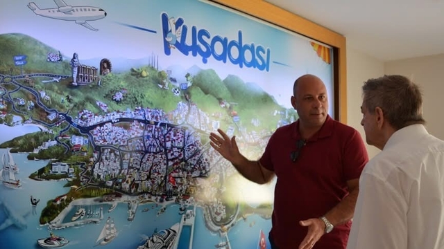 Kuşadası Ticaret Odası'nda kardeş şehir buluşması
Kardeş şehirler arasında iş birliği güçleniyor