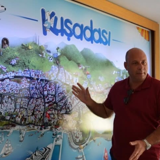 Kuşadası Ticaret Odası'nda kardeş şehir buluşması
Kardeş şehirler arasında...