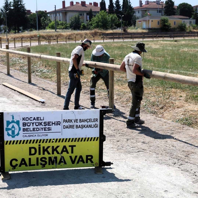 Kocaeli'de Gölcük Rahvan At Tesisi yarışlar öncesi bakıma alındı