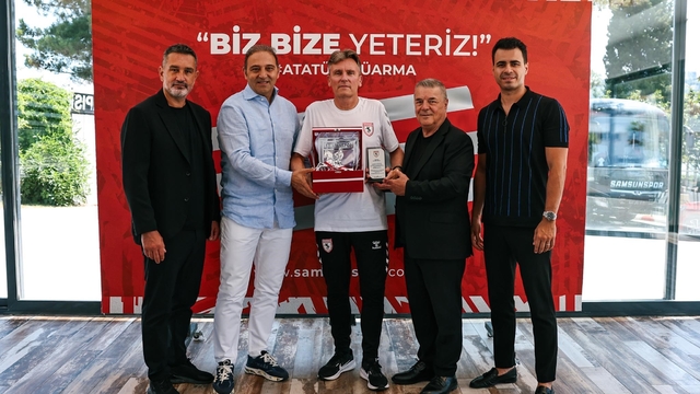 Samsunspor, Cédric Cattenoy ile vedalaştı