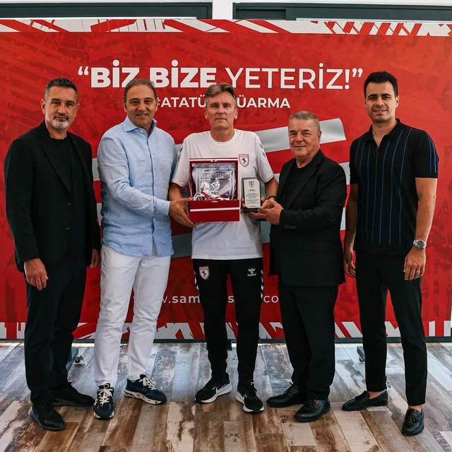 Samsunspor, Cédric Cattenoy ile vedalaştı