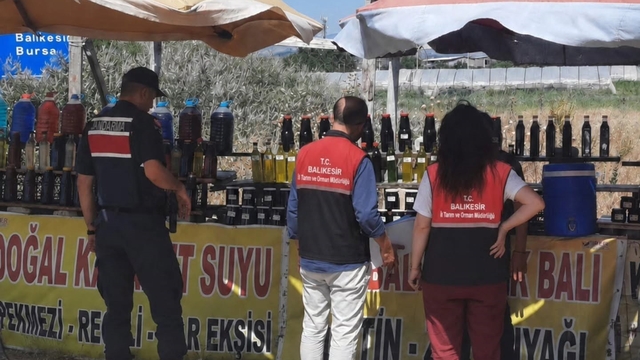 Edremit'te yol kenarındaki gıda satışlarına jandarma destekli sıkı denetim