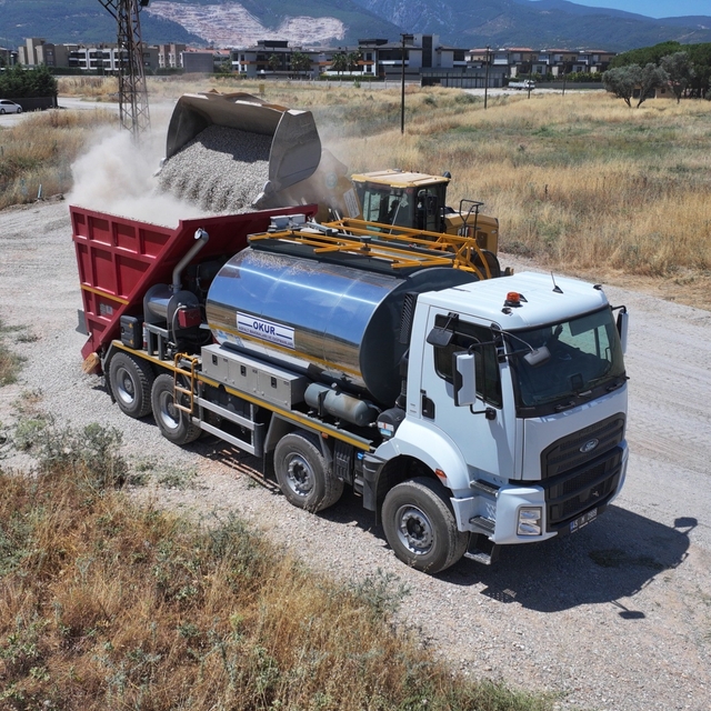 Altyapısı tamamlanan yollar asfaltlanıyor
