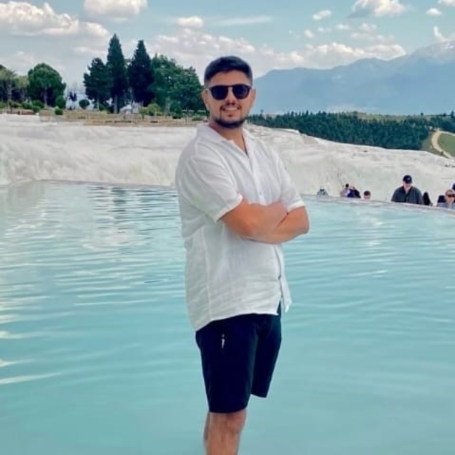 Ağaca çarpan motosikletin sürücüsü yaşam mücadelesini kaybetti