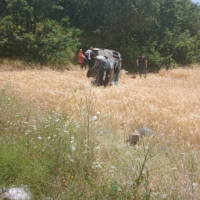 Tokat'ta kontrolden çıkan hafif ticari araç takla attı: 5 yaralı