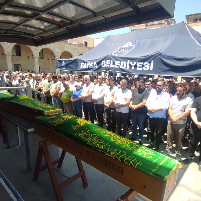 Ordu'da arazi tartışmasında öldürülen aynı aileden 3 kişinin cenazeleri def...