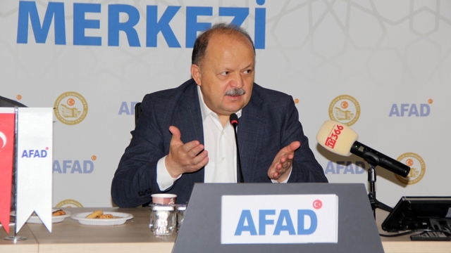 Vali Dallı'dan ormanlık alanlara sigara izmariti, cam şişe gibi benzeri malzemeleri atanlara tepki