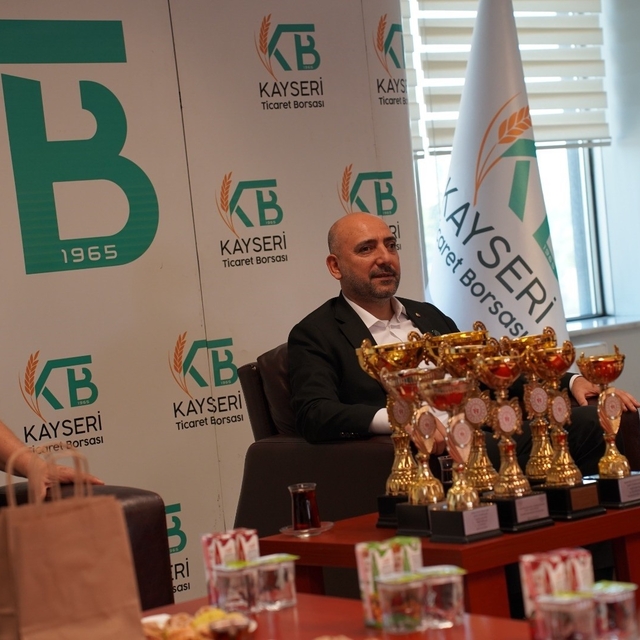 KTB ERVA Spor Okulu sporcularından Başkan Bağlamış'a ziyaret