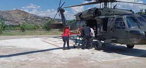 Tunceli'de engerek yılanının ısırdığı kişi helikopterle hastaneye kaldırıld...