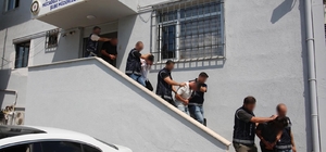 Kocaeli merkezli 3 ilde göçmen kaçakçılığı operasyonu: 9 tutuklama
Göçmen k...
