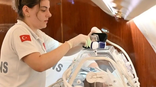 Şırnak'ta 4 aylık kalp hastası bebek ambulans uçakla İstanbul'a sevk edildi