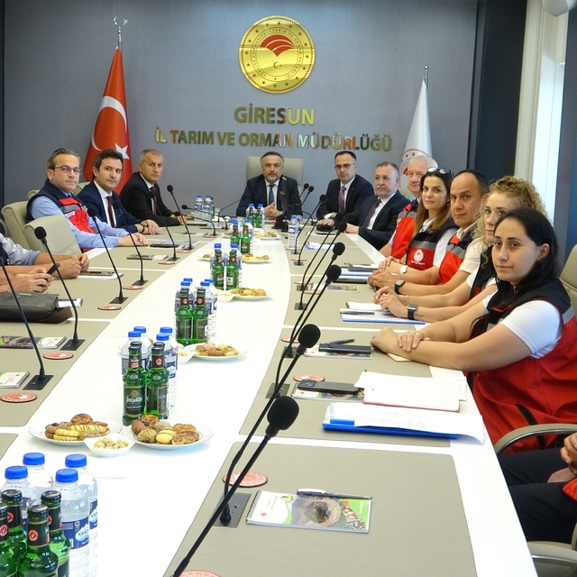Giresun'da kahverengi kokarcaya karşı 130 bin samuray arısı doğaya salındı