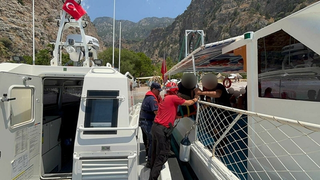 Kelebekler Vadisine düşen ve yaralanan paraşütçüye tıbbi tahliye gerçekleştirildi