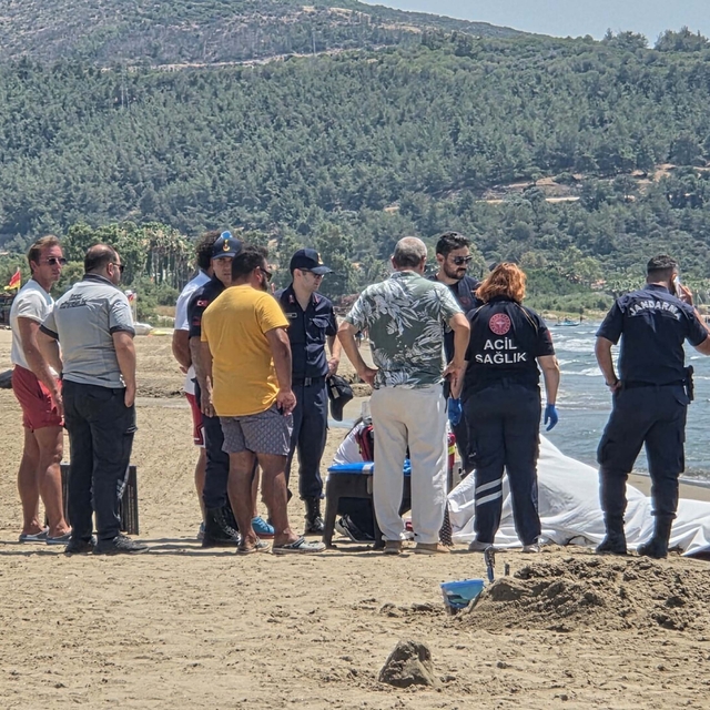 İzmir'de sahilde erkek cesedi bulundu
