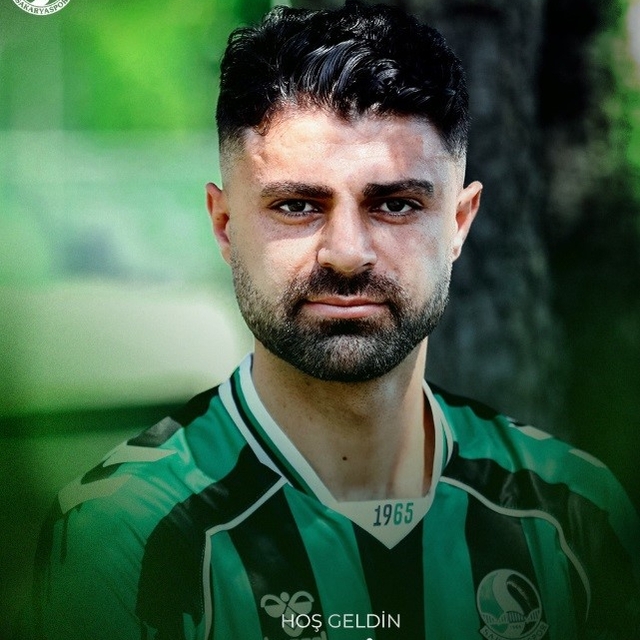 Sakaryaspor, 3 futbolcuyu renklerine bağladı