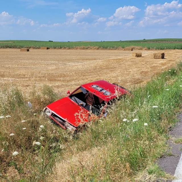 Şarampole uçan otomobilin sürücüsü yaralandı