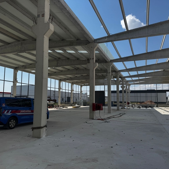 Aksaray'da çalıştığı fabrikanın çatısından düşen işçi öldü