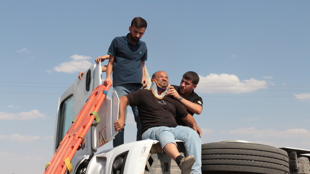 Şırnak'ta devrilen tırın sürücüsü yaralandı