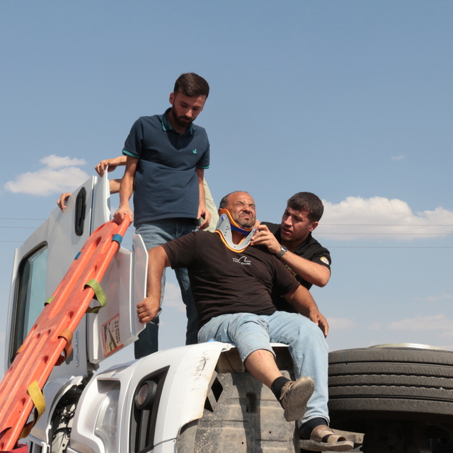 Şırnak'ta devrilen tırın sürücüsü yaralandı