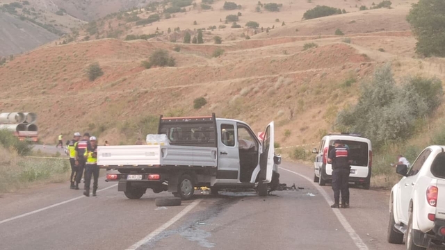Sivas'ta kamyonetle otomobil çarpıştı: 1 ölü, 2 yaralı