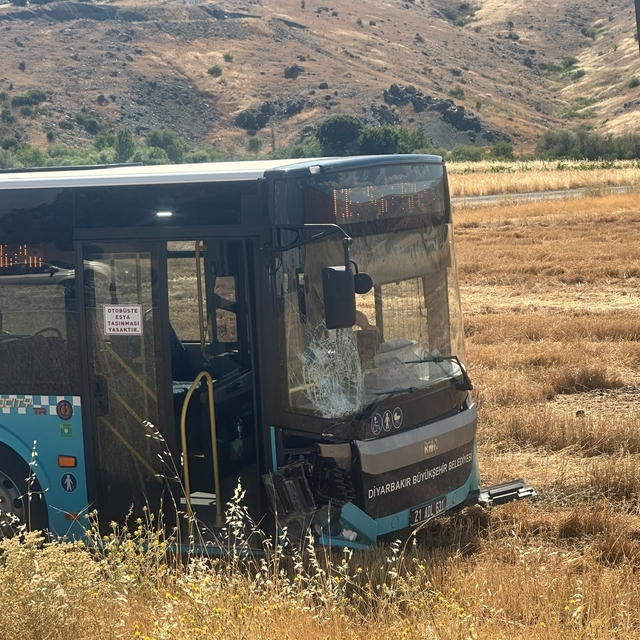 Çarpışmaktan kaçtılar kazadan kaçamadılar: 2 yaralı