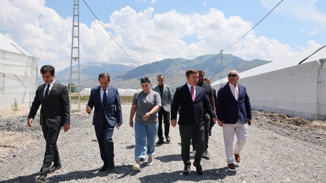 Vali Aydoğdu Toplu Sera Bölgesi'nde üreticilerle buluştu