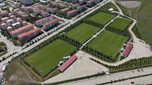 Erzurum'da kamp sezonu başladı, 30 kulüp bekleniyor
Yerli ve yabancı takımların kamp tercihi yine Erzurum oldu
Palandöken'de kamp yoğunluğu: 40'a yakın hazırlık maçı oynanacak
Erzurum, yeni sezonda da futbol kulüplerinin gözdesi oldu
Erzurum'da kamp yapan takımlar başarılarıyla dikkat çekiyor
