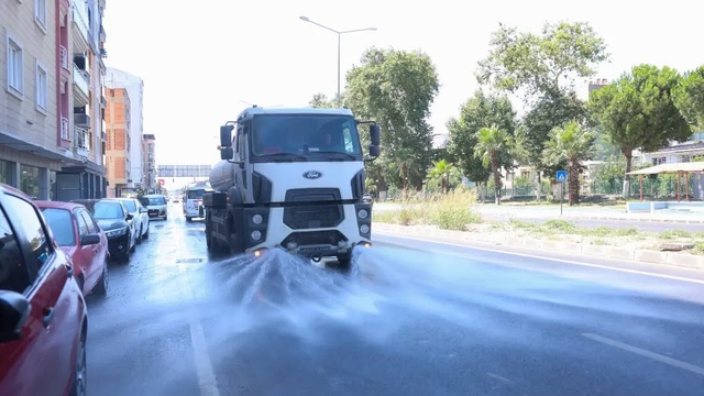 İncirliova anayolunda temizlik çalışmaları tamamlandı